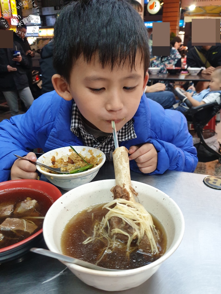 賴岡山羊肉┃油香魯肉飯及麵線配各式羊肉湯超滿足。新店老字號晚餐宵夜