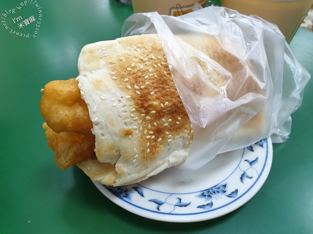 君悅豆漿店┃燒餅油條酥脆不油。豆漿香濃，蛋餅、蘿蔔糕也好吃