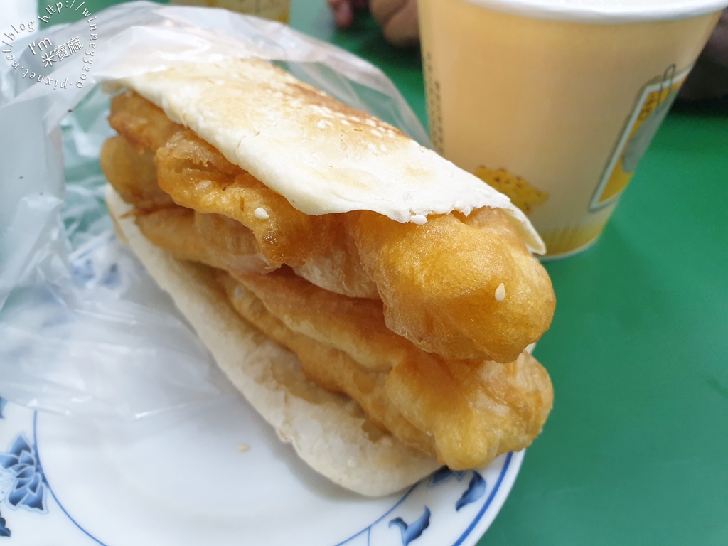 君悅豆漿店┃燒餅油條酥脆不油。豆漿香濃，蛋餅、蘿蔔糕也好吃