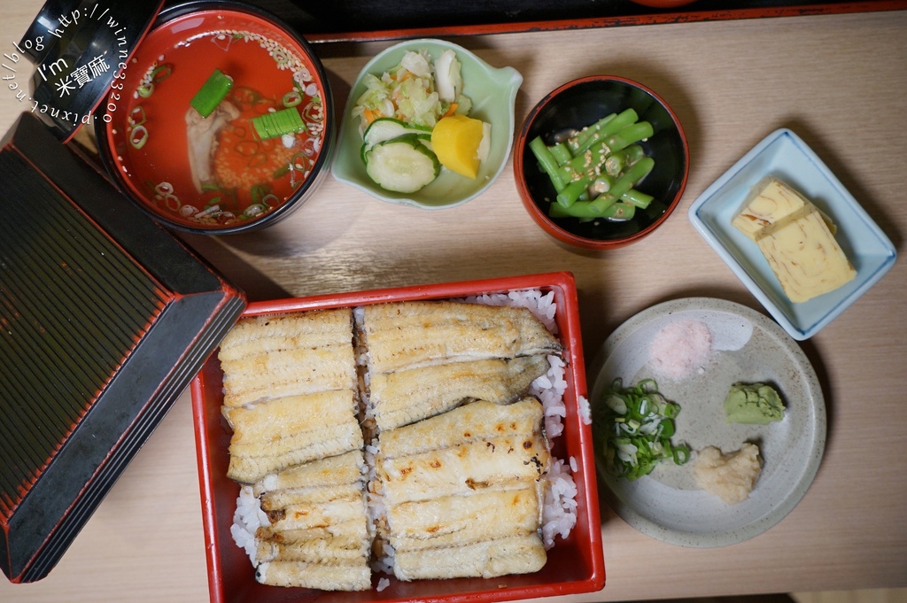 濱松屋┃中山鰻魚飯。水槽活鰻魚三吃經典對味，香烤原味鰻魚白燒也很好吃