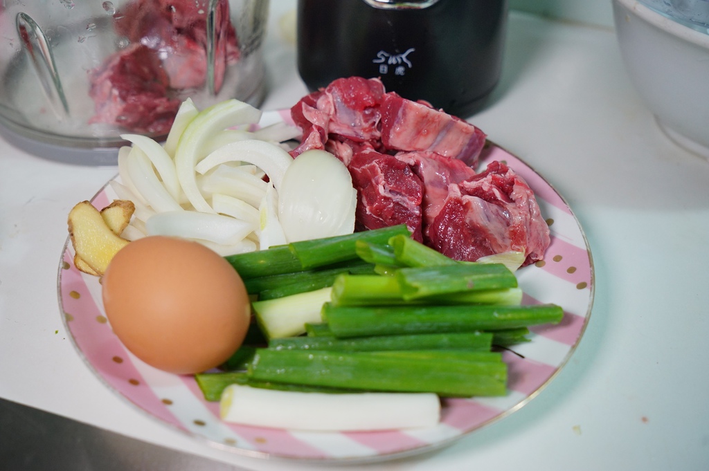 日虎廚神寶調理機┃煮婦必備的料理神幫手。雞肉水餃、蔬果汁、牛肉丸子、燉飯一氣呵成，好的調理機讓廚房變天堂