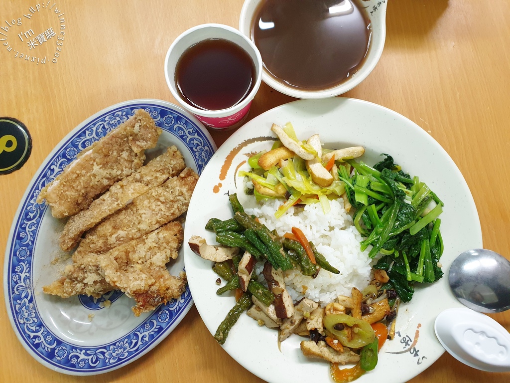 中和小館┃在地人最懂20多年的好滋味。飲料、甜湯自助無限。大滷麵必點