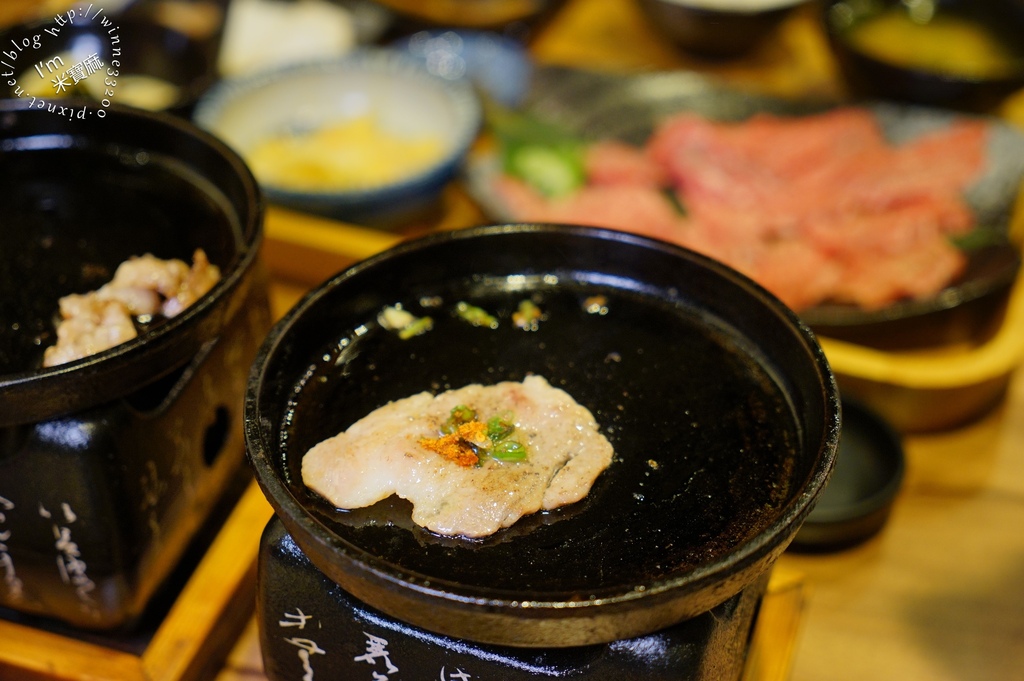 阿彤北和牛海鮮燒肉 板橋江子翠店┃板橋燒肉推薦。飲料、湯、飯無限續。單點套餐燒肉 服務佳