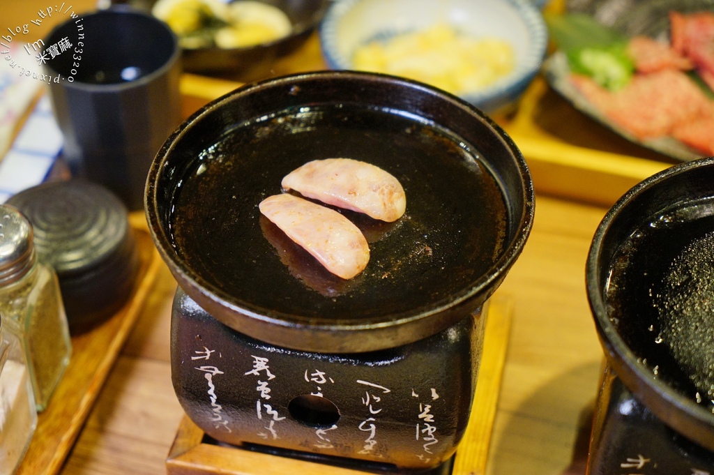 阿彤北和牛海鮮燒肉 板橋江子翠店┃板橋燒肉推薦。飲料、湯、飯無限續。單點套餐燒肉 服務佳