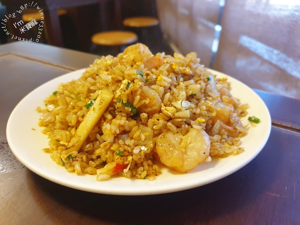 三味食堂┃西門町日式料理。來這除了點巨無霸握壽司，蝦仁炒飯、鰻魚飯也不錯