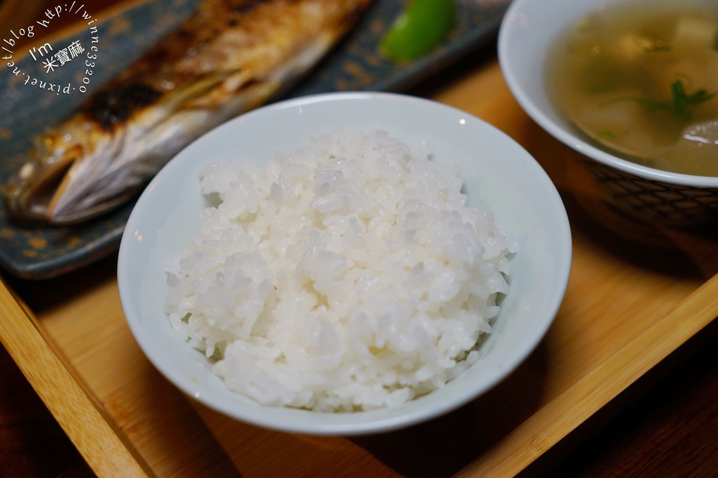 信宅 食堂 餐酒館┃信義安和 餐酒館。豬五花炒泡麵、鐵板炙燒狠生魚片、波士頓龍蝦都好吃中午和晚上都有營業