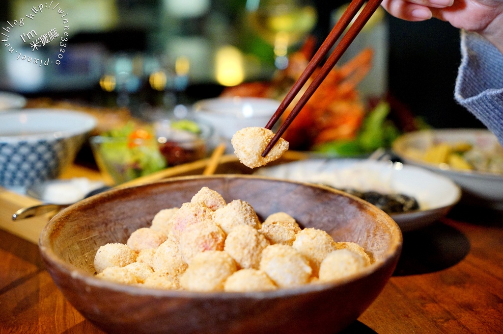 信宅 食堂/餐酒館┃信義安和 餐酒館。豬五花炒泡麵、鐵板炙燒狠生魚片、波士頓龍蝦都好吃中午和晚上都有營業