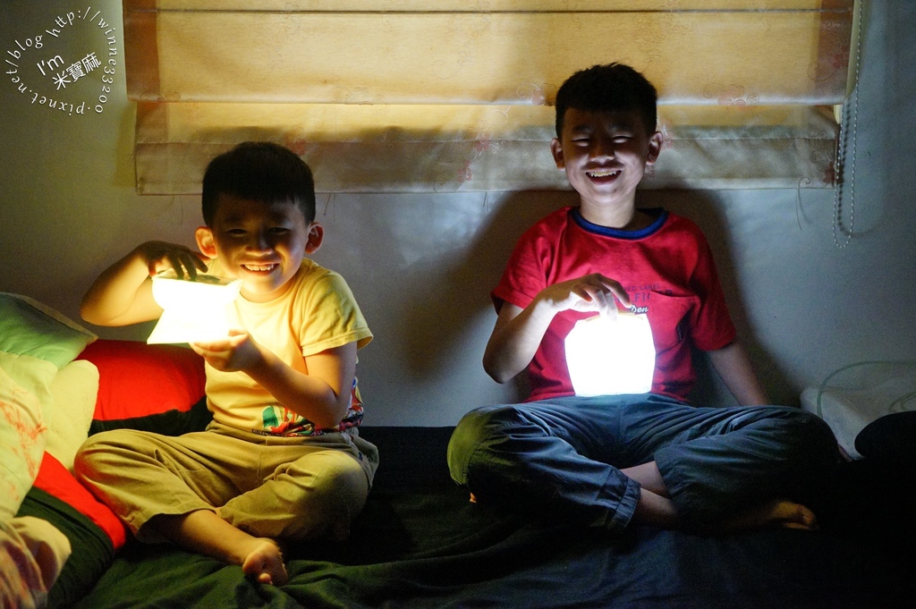 發光泡芙┃太陽能LED燈、露營燈、造型燈。輕巧可開合收納、攜帶更方便。也可當小夜燈使用