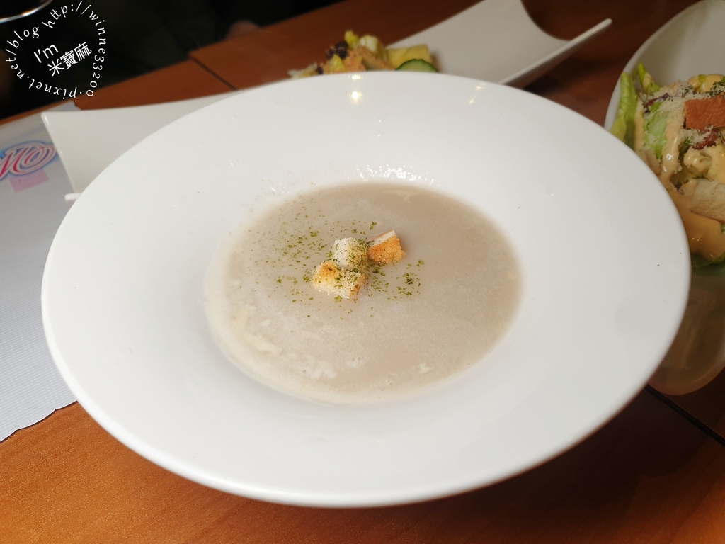 哈維卡義式西餐┃四號公園美食。義麵、燉飯、排餐、下午茶好選擇。不限時餐廳