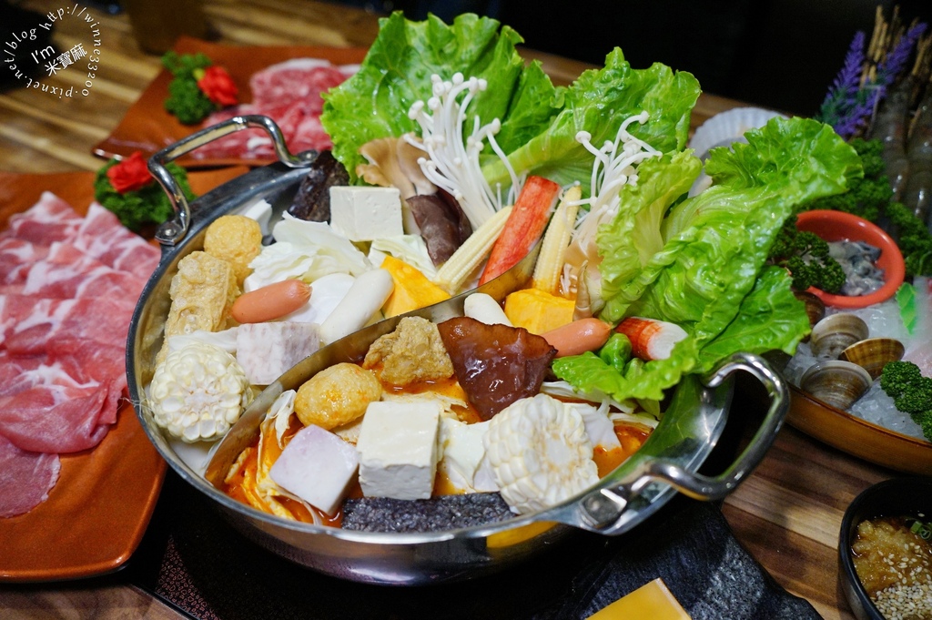 和蒝鍋物┃西門 火鍋。雙人套餐海陸雙拼更澎派。內用冰品冷飲、白飯自助無限