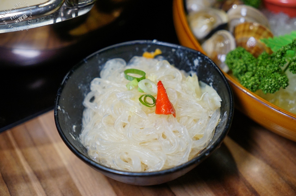 和蒝鍋物┃西門 火鍋。雙人套餐海陸雙拼更澎派。內用冰品冷飲、白飯自助無限