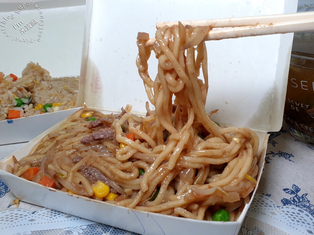 炒翻天炒飯大王┃中和炒飯炒麵。餐點選擇多樣。平價台式熱炒