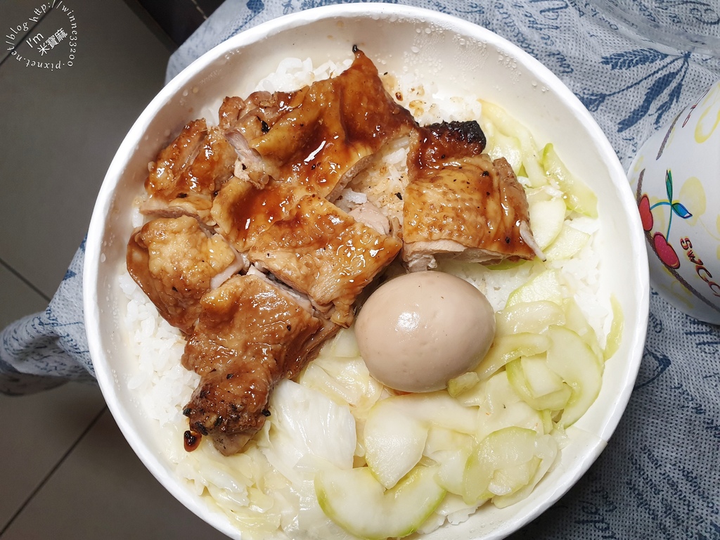 烤肉匠 炭火燒肉丼飯┃板橋便當。超值爆表份量更有感。特選級五花豬肉丼飯。醬烤豬肉丼飯。醬烤雞腿丼飯。特烤香腸丼飯