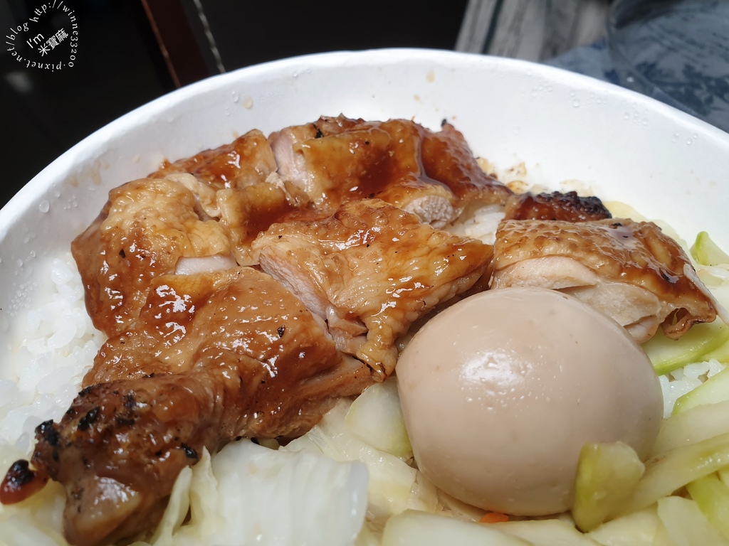 烤肉匠 炭火燒肉丼飯┃板橋便當。超值爆表份量更有感。特選級五花豬肉丼飯。醬烤豬肉丼飯。醬烤雞腿丼飯。特烤香腸丼飯