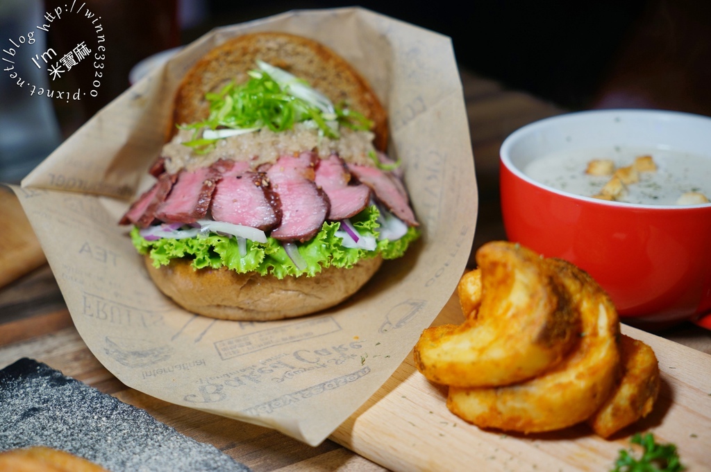 角落utopia┃板橋漢堡。30種口味顛覆你的視覺及味蕾。平價大份量漢堡來這裡吃