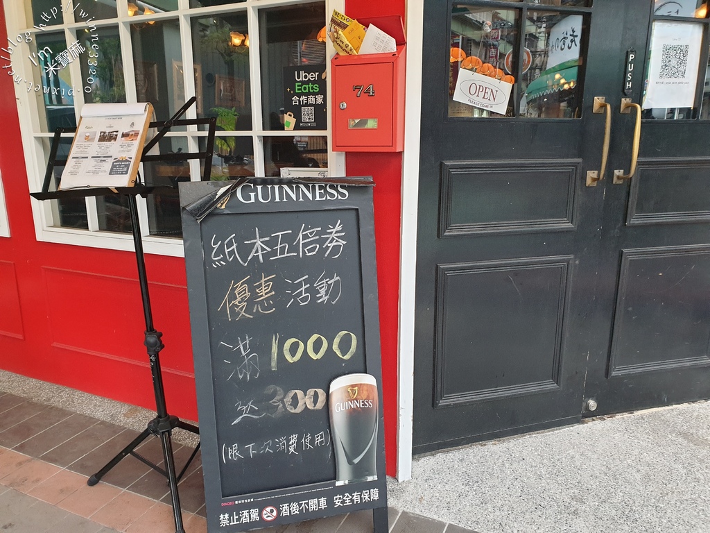 位於巷弄餐酒館，平日晚上才營業，週六日則有提供早午餐，用餐不限時數，還有黑咖啡及唐寧茶免費續