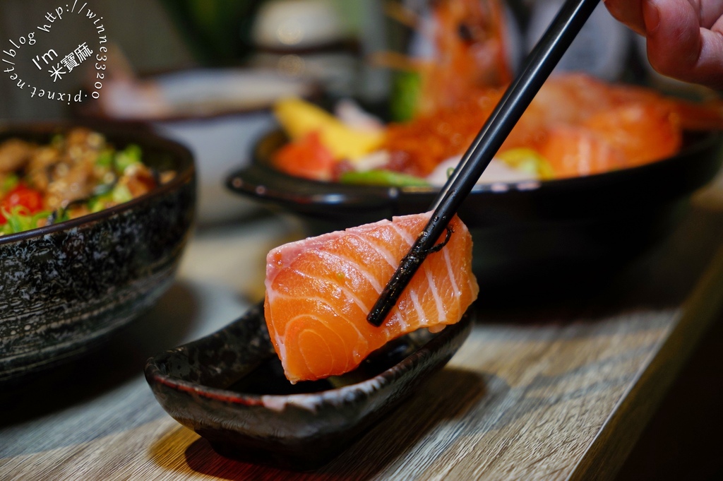 大江戶花式丼飯┃信義區日本料理。天使紅蝦肉質不軟綿超好吃。內用味噌湯及咖啡無限續!