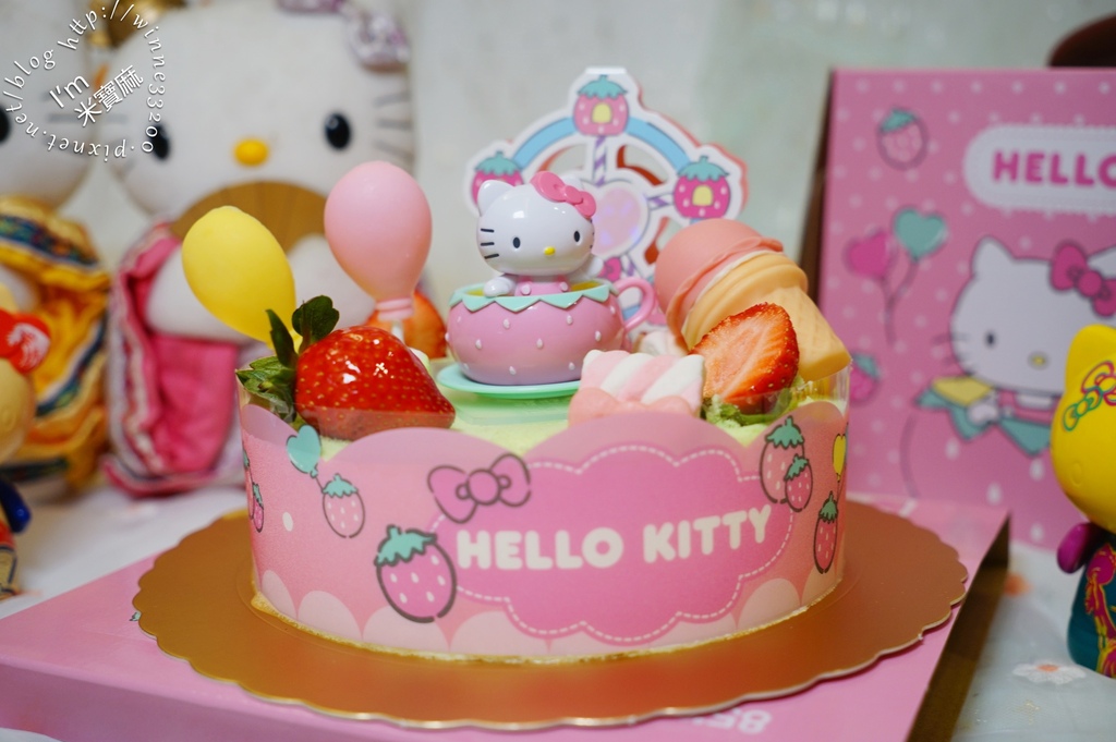 85度C可愛萌翻聯名款造型蛋糕。Hello Kitty&My Melody甜蜜夢幻樂園，限量發售!手刀下訂才不會扼腕