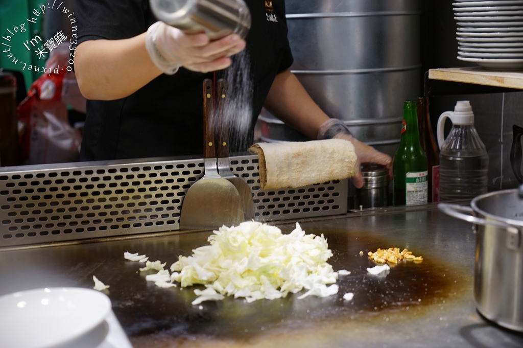 金鶴屋Kintsuruya延吉店┃東區 鐵板燒。內用冰品、冷熱及及白飯熱湯都自助無限，雙人套餐吃飽份量足