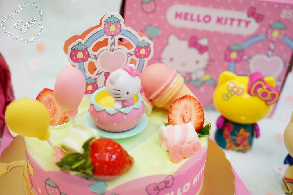 85度C可愛萌翻聯名款造型蛋糕。Hello Kitty&My Melody甜蜜夢幻樂園，限量發售!快手刀預訂才不會扼腕