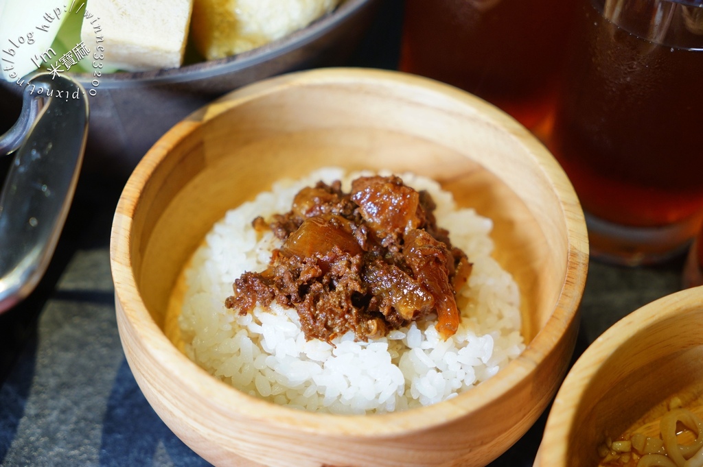 大師兄麻辣鍋物┃國父紀念館火鍋。台北大安頂級火鍋。蛤蠣精力湯太鮮!還有cold stone冰淇淋無限續