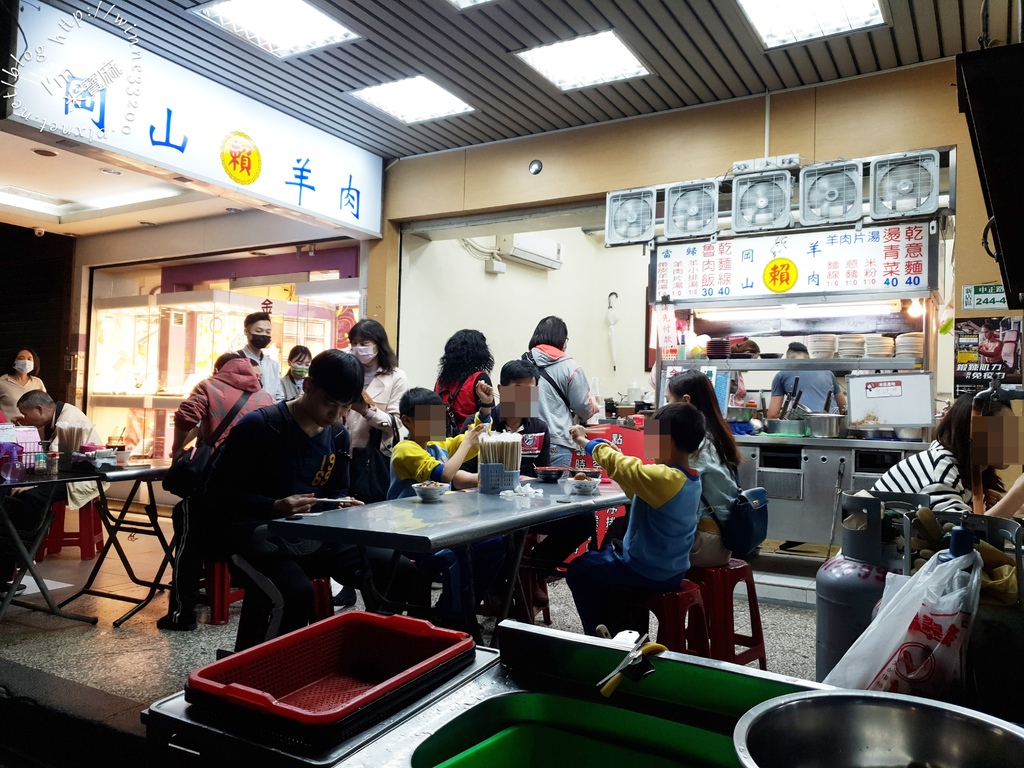 賴岡山羊肉┃新店老字號晚餐宵夜。油香魯肉飯及麵線配各式羊肉湯超滿足