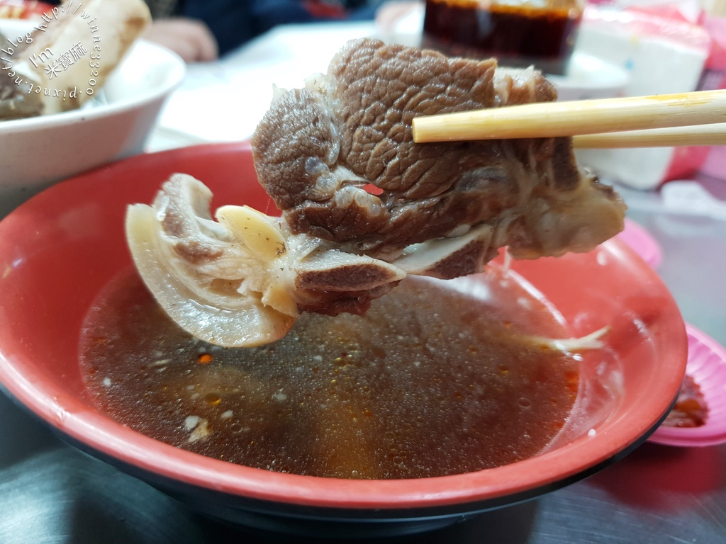 賴岡山羊肉┃新店老字號晚餐宵夜。油香魯肉飯及麵線配各式羊肉湯超滿足