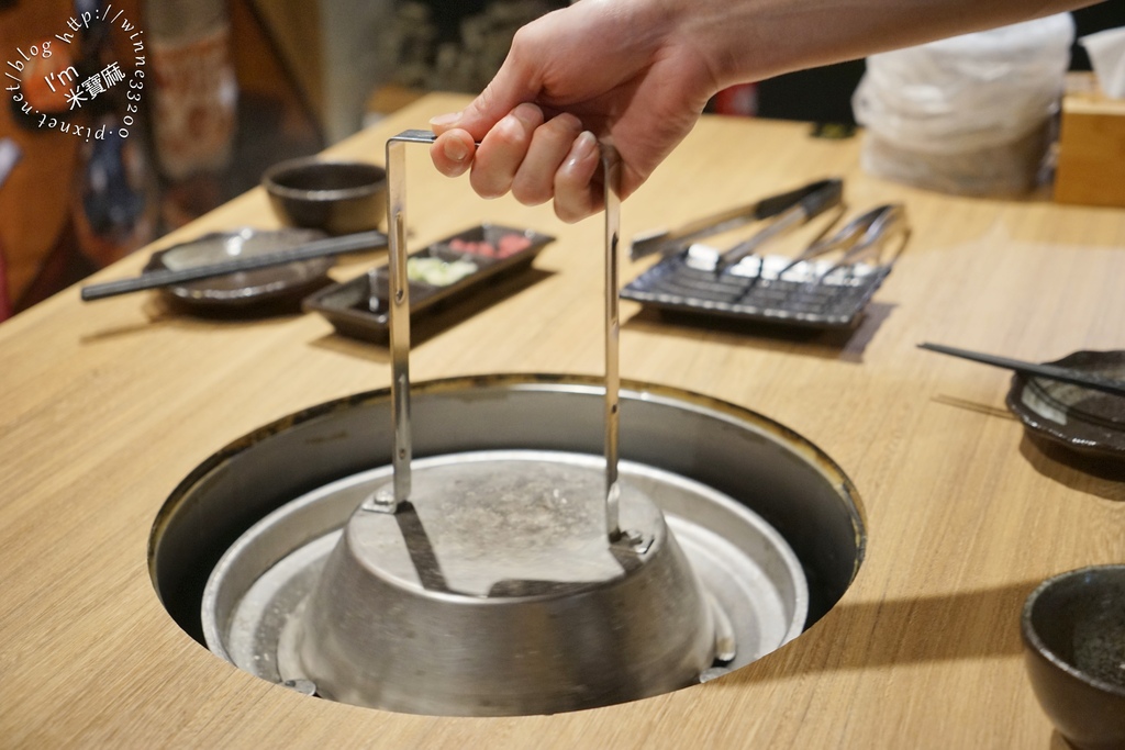 淡定人生炭火燒肉小酒館┃板橋必吃燒肉，串燒，生啤，聚餐。比東區性價比更高的燒肉，入口秒圈粉、好吃到翻天