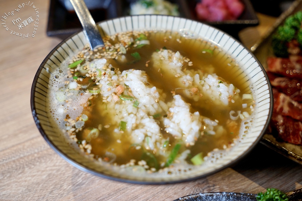 淡定人生炭火燒肉小酒館┃板橋必吃燒肉，串燒，生啤，聚餐。比東區性價比更高的燒肉，入口秒圈粉、好吃到翻天