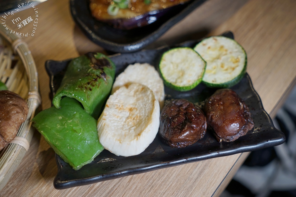 淡定人生炭火燒肉小酒館┃板橋必吃燒肉，串燒，生啤，聚餐。比東區性價比更高的燒肉，入口秒圈粉、好吃到翻天